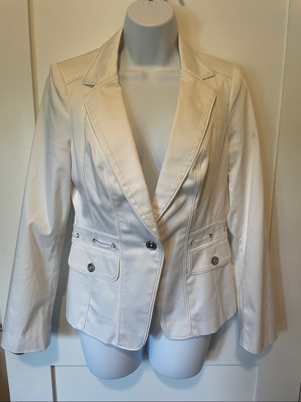 White House Black Market White Blazer Jacket-size 4 NWT